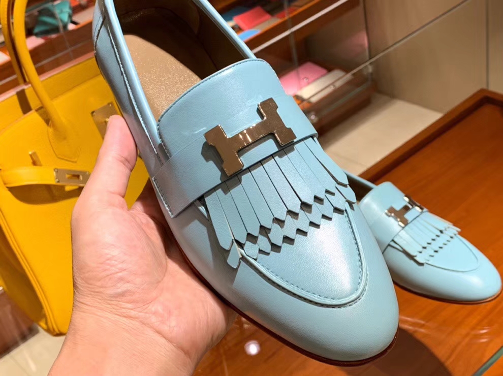 Noble Hermes 2018 Autumn New H Hardware Chevre Leather Flat Shoes in Blue Attol
