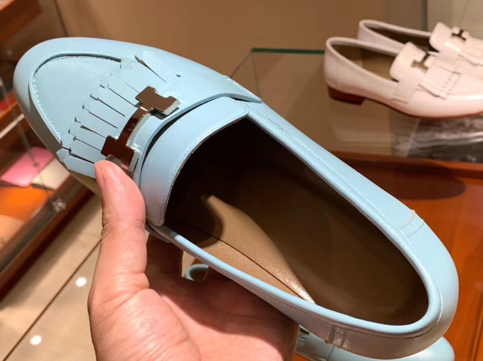 Noble Hermes 2018 Autumn New H Hardware Chevre Leather Flat Shoes in Blue Attol