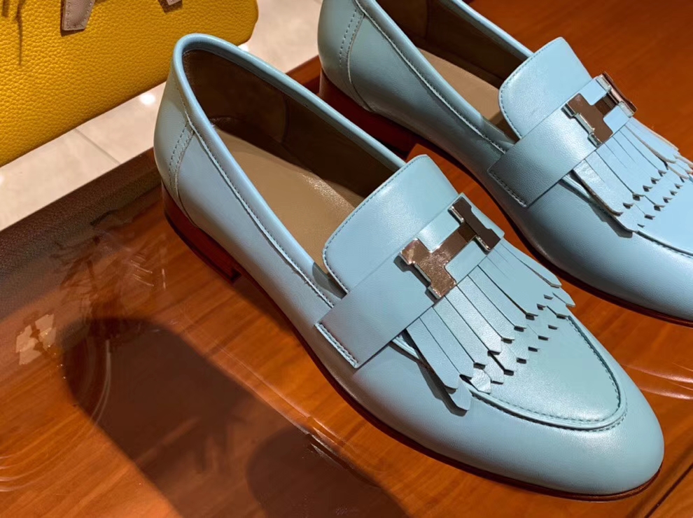 Noble Hermes 2018 Autumn New H Hardware Chevre Leather Flat Shoes in Blue Attol