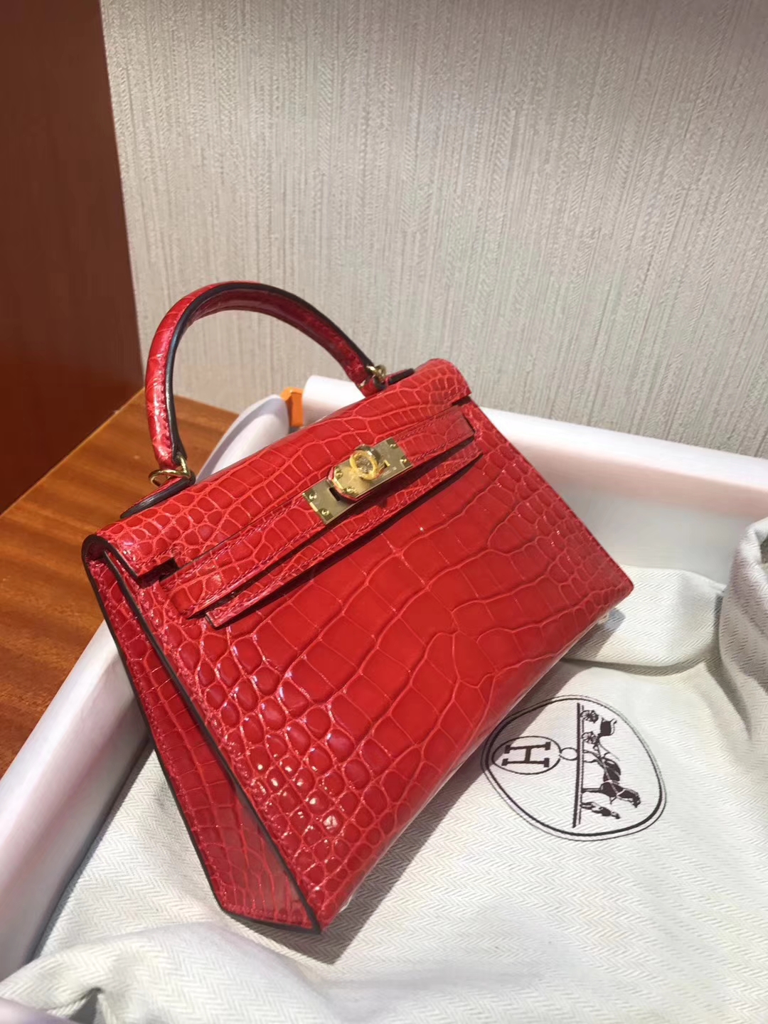 Elegant Hermes CK95 Braise Red Shiny Crocodile Leather Minikelly-2 Clutch Bag