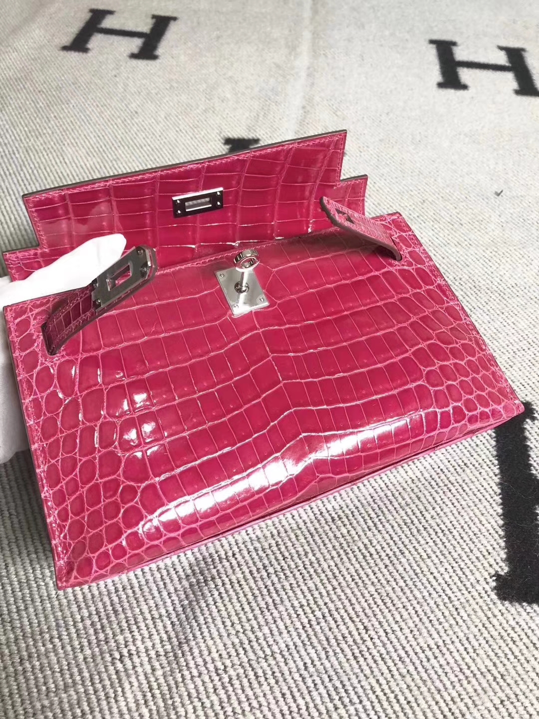 Luxury Hermes Peach Pink Shiny Crocodile Leather Minikelly Evening Clutch Bag22cm