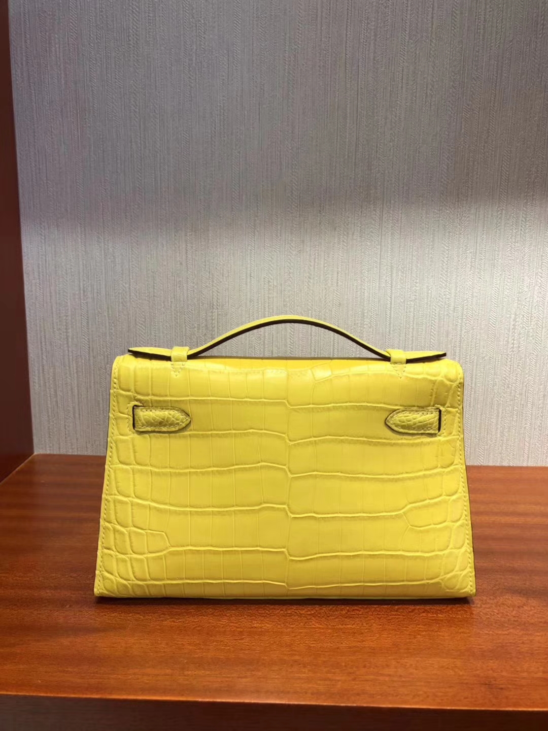 Pretty Hermes 9R Lemon Yellow Matt Crocodile Leather Minikelly Clutch Bag