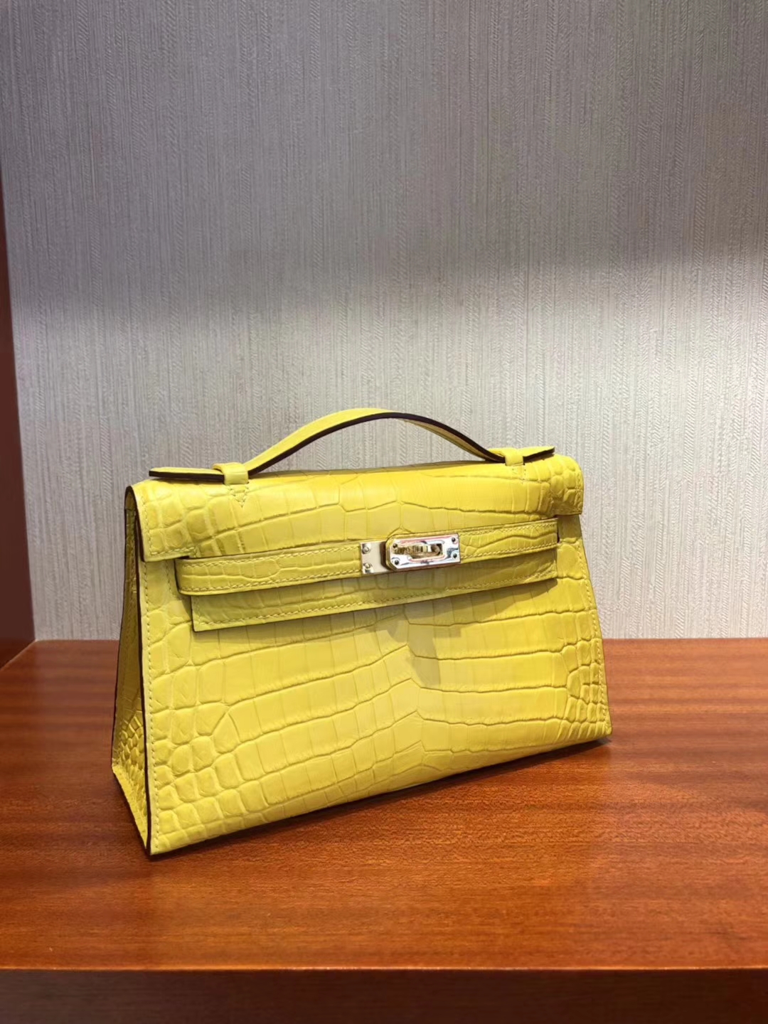 Pretty Hermes 9R Lemon Yellow Matt Crocodile Leather Minikelly Clutch Bag