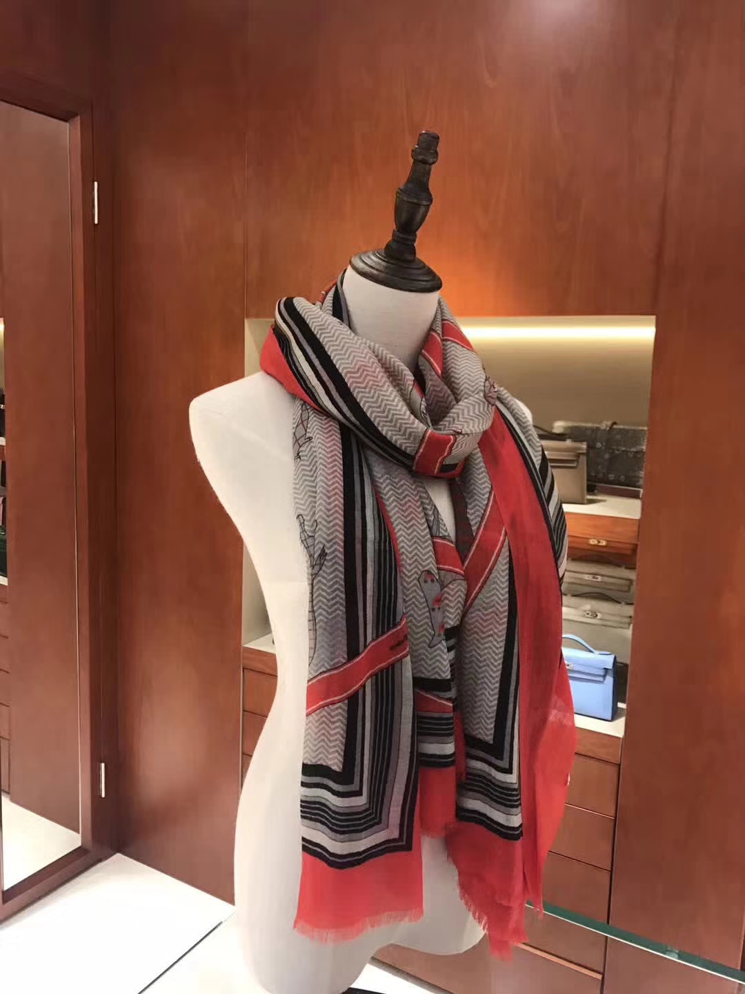 Hermes 100% Cashmere Horse Printing Women&#8217;s Scarf in Red &#038; Grey