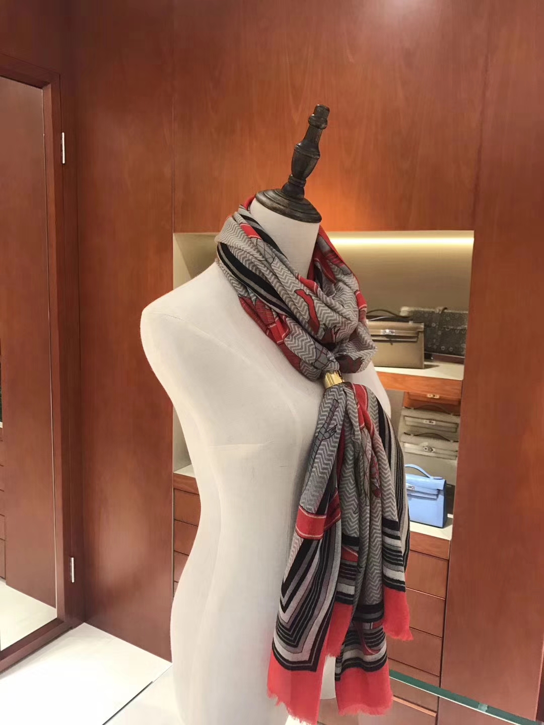 Hermes 100% Cashmere Horse Printing Women&#8217;s Scarf in Red &#038; Grey