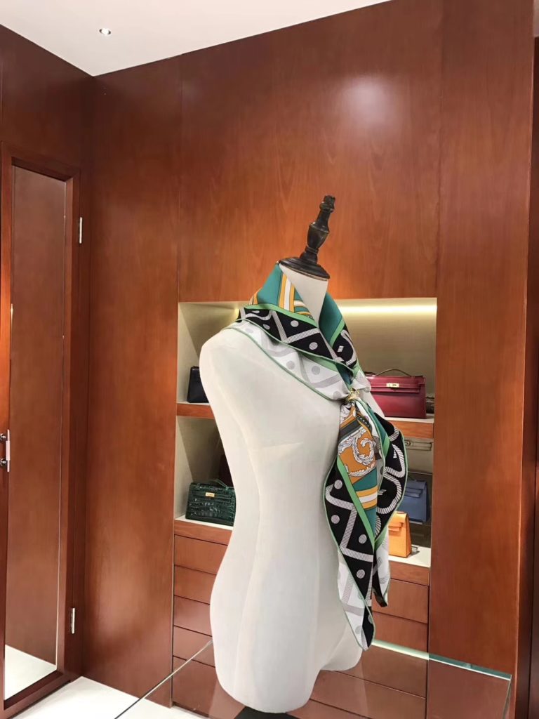 Luxuxy Hermes Grade-A Silk Scarf Cape in Green Color 90*90cm