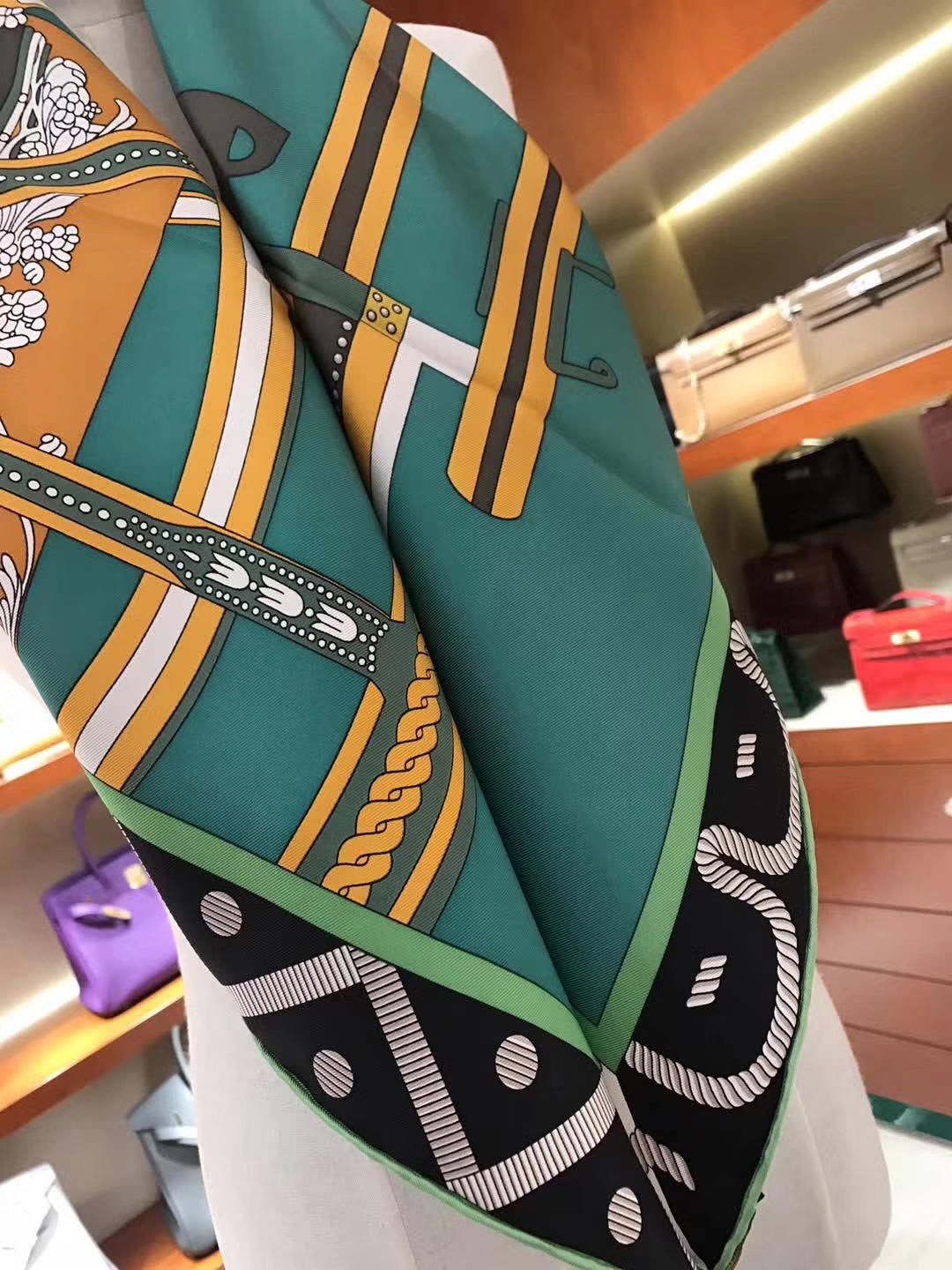 Luxuxy Hermes Grade-A Silk Scarf Cape in Green Color 90*90cm