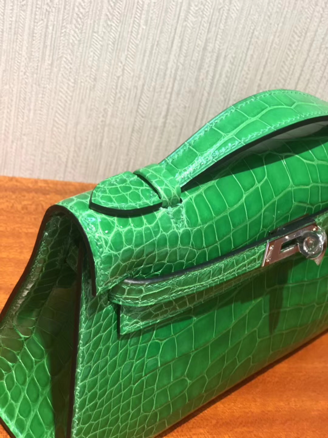 Luxury Hermes Alligator Shiny Crocodile Minikelly Pochette 22CM in 1L Cacti Green