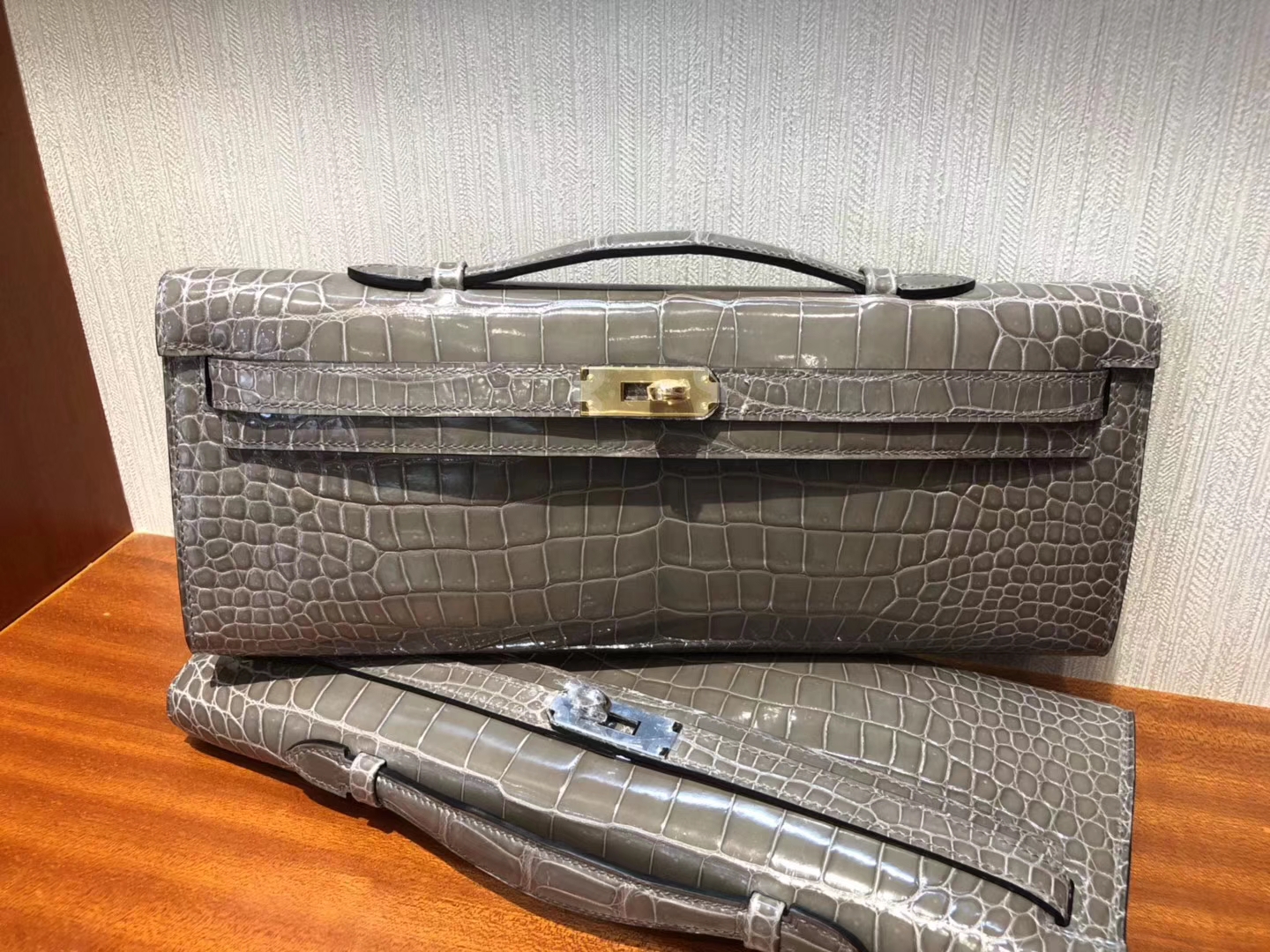 Noble Hermes C81 Gris Tourterelle Shiny Crocodile Kelly Cut Clutch Bag Gold Hardware
