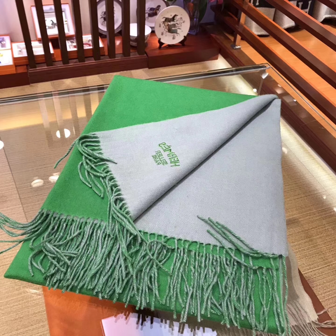Wholesale Hermes Green &#038; White 100% Cashmere Women&#8217;s Scarf Cape