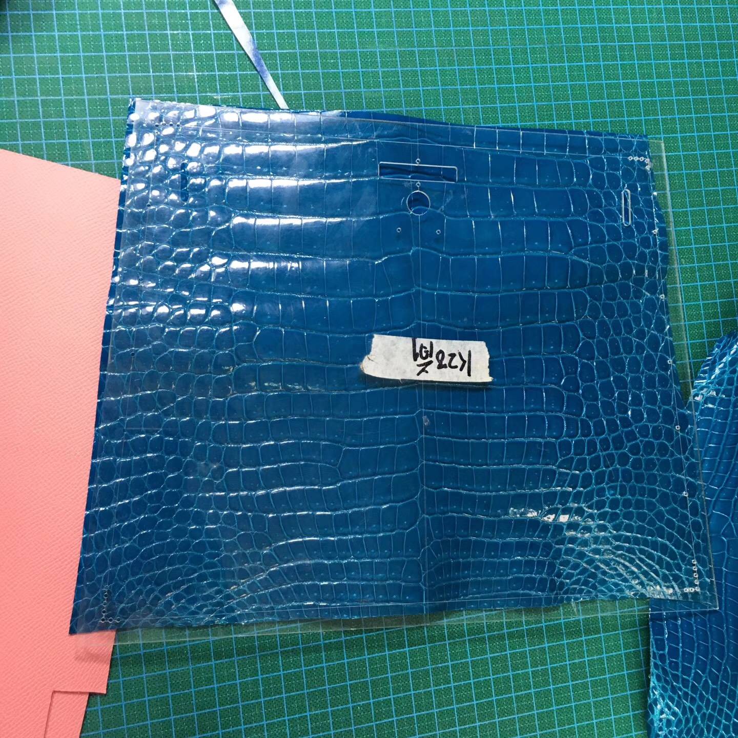 Noble Hermes Shiny Porosus Crocodile Leather in 7W Blue Izmir Can Order Kelly28cm