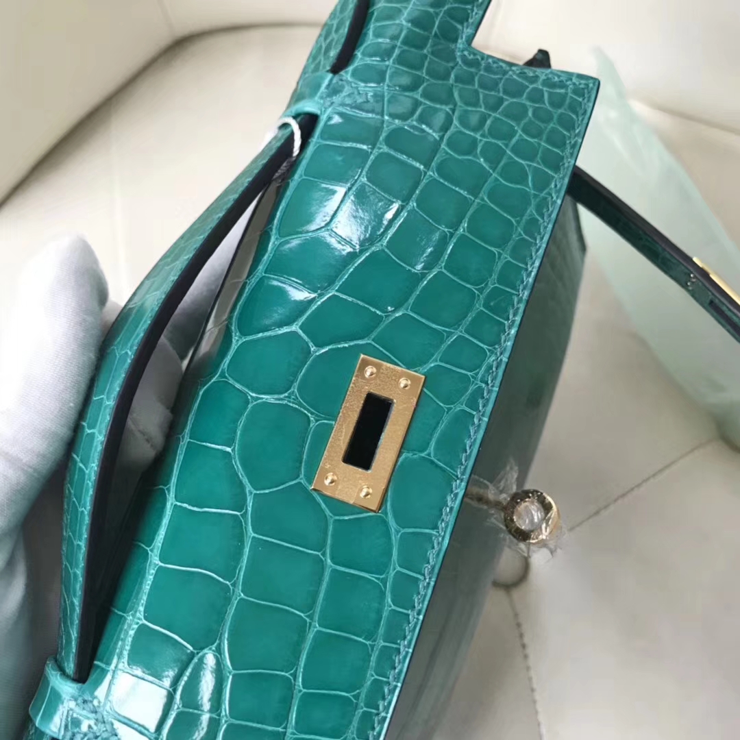 Luxury Hermes Shiny Crocodile Minikelly Pochette 22CM  in 6Q Emerald Green Gold Hardware