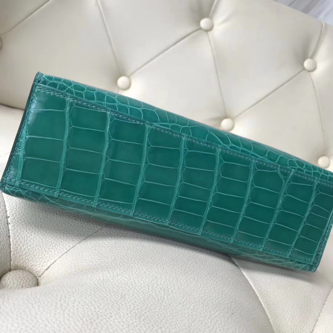 Luxury Hermes Shiny Crocodile Minikelly Pochette 22CM  in 6Q Emerald Green Gold Hardware