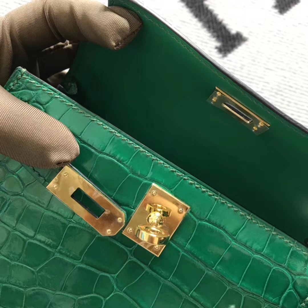 Elegant Hermes Emerald Green Shiny Crocodile Leather Minikelly-2 Clutch Bag Gold Hardware