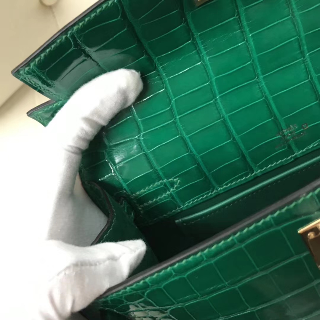 Elegant Hermes 6Q Emerald Green Shiny Crocodile Minikelly Clutch Bag Gold Hardware