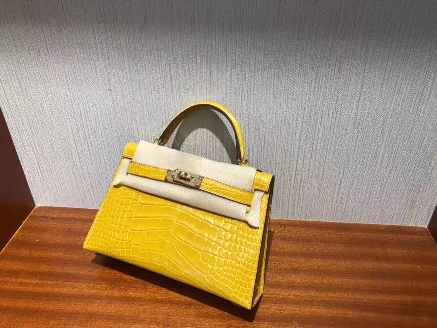Noble Hermes Shiny Crocodile Minikelly-2 Clutch Bag in 9D Ambre Yellow Gold Hardware