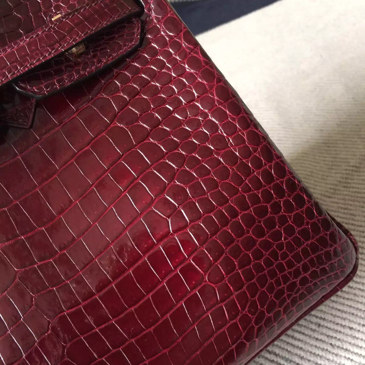 Hermes Crocodile Shiny Leather Birkin25 Bag in CK57 Bordeaux