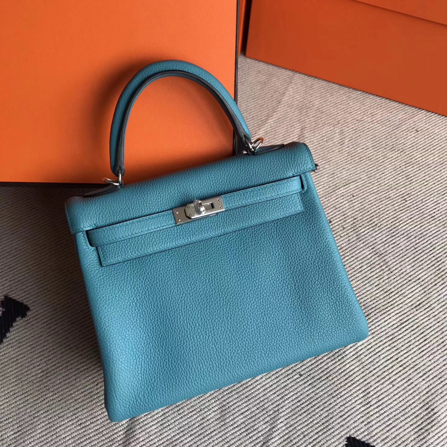 Luxury Hermes Togo Calfskin Kelly Bag 25cm in Blue Turquoise Silver Hardware