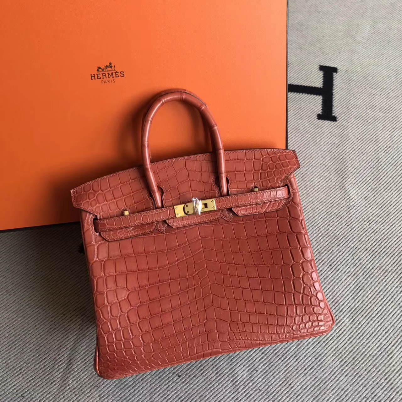 Discount Hermes Crocodile Matt Leather Birkin Bag25cm in Salmon Red Gold Hardware