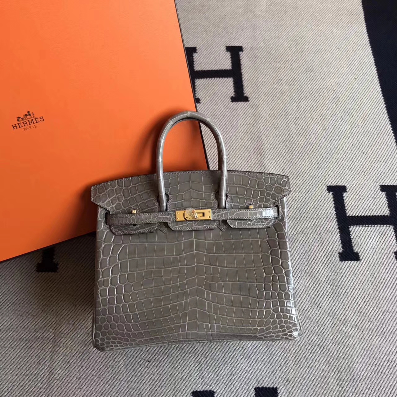 Hot Sale Hermes Crocodile Shiny Leather Birkin25cm Bag in C18 Etoupe Grey