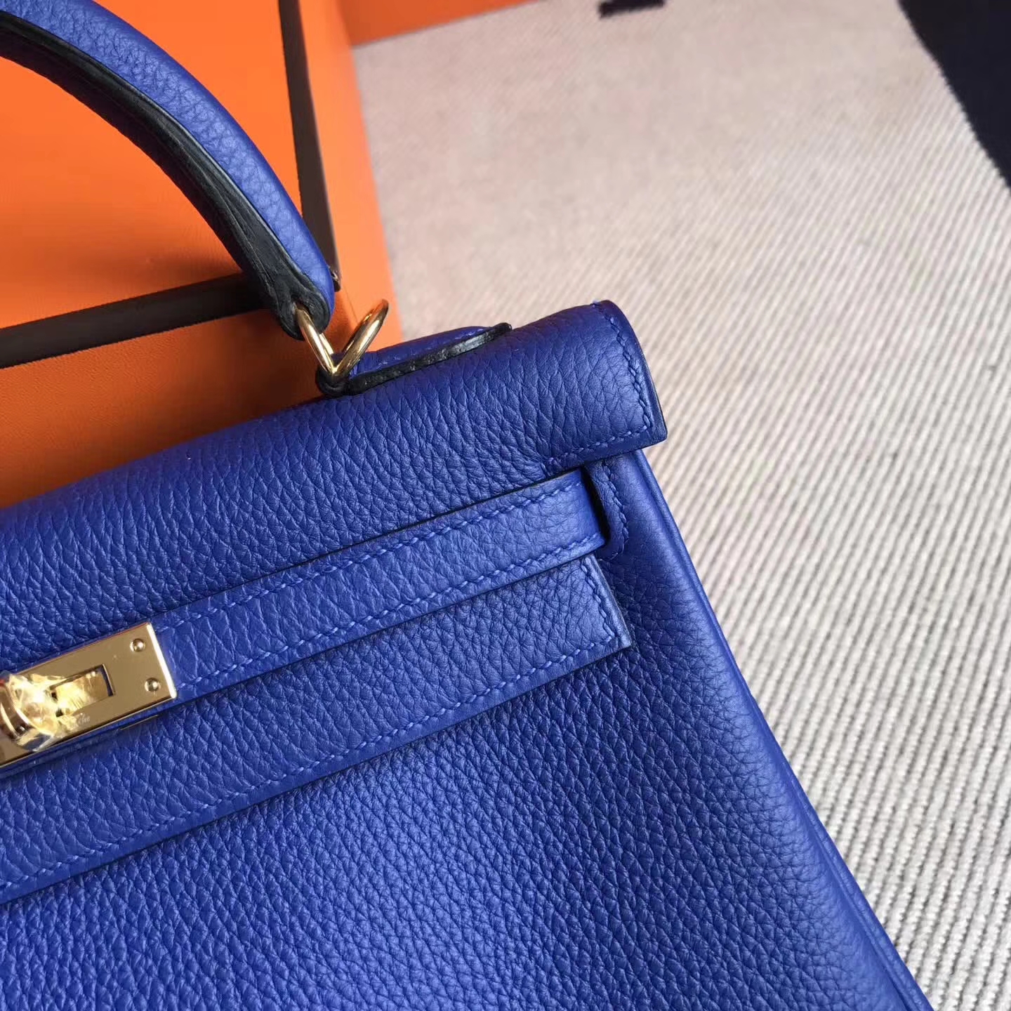 Noble Hermes Togo Leather Kelly25cm Bag in 7T Blue Electric Gold Hardware