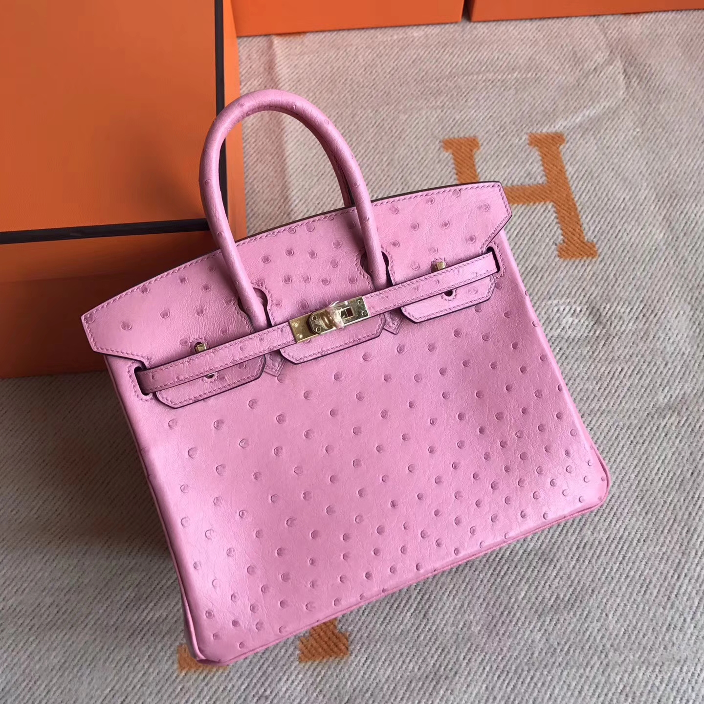 Pretty Hermes 1Q Rose Confetti Ostrich Leather Birkin25cm Bag Gold Hardware