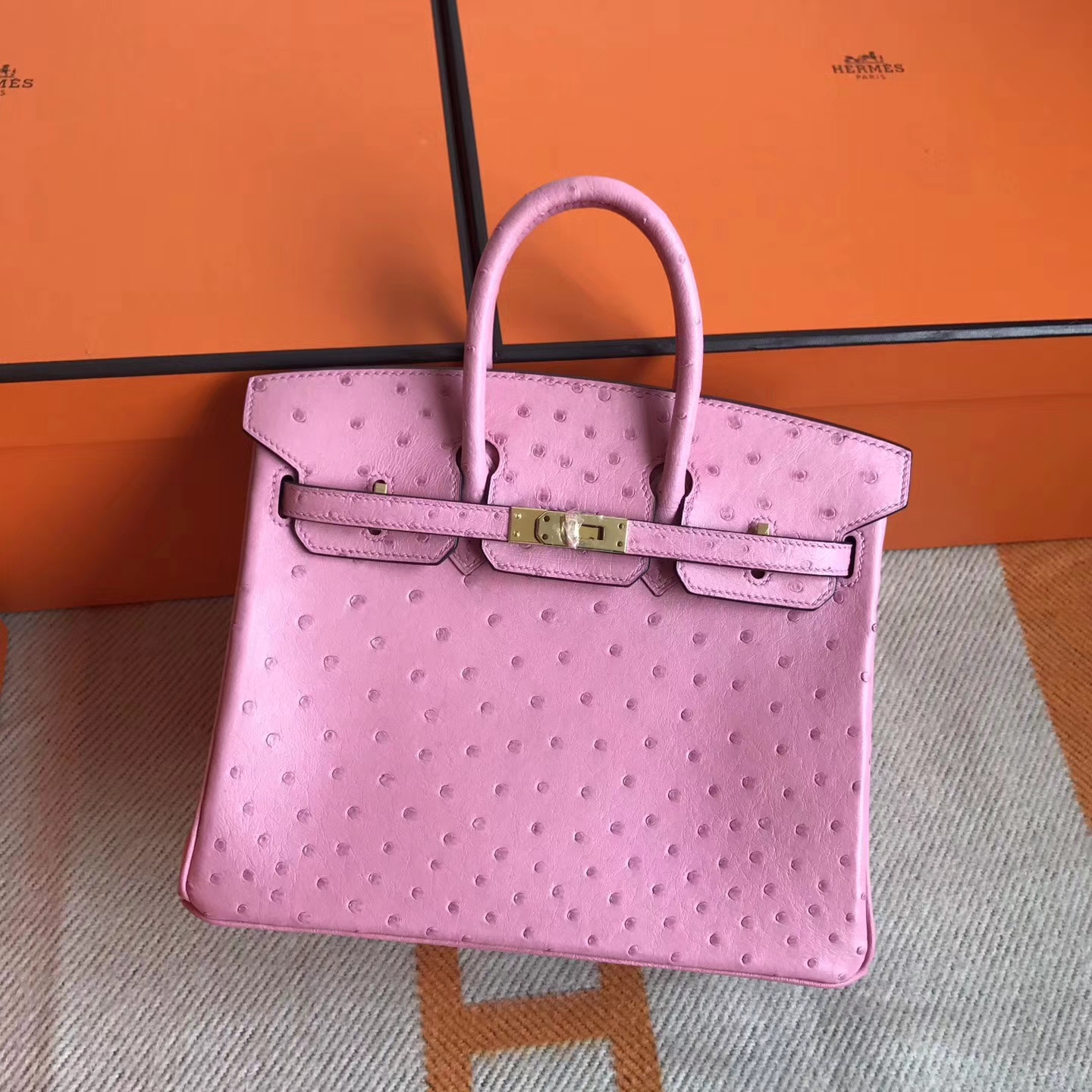 Pretty Hermes 1Q Rose Confetti Ostrich Leather Birkin25cm Bag Gold Hardware