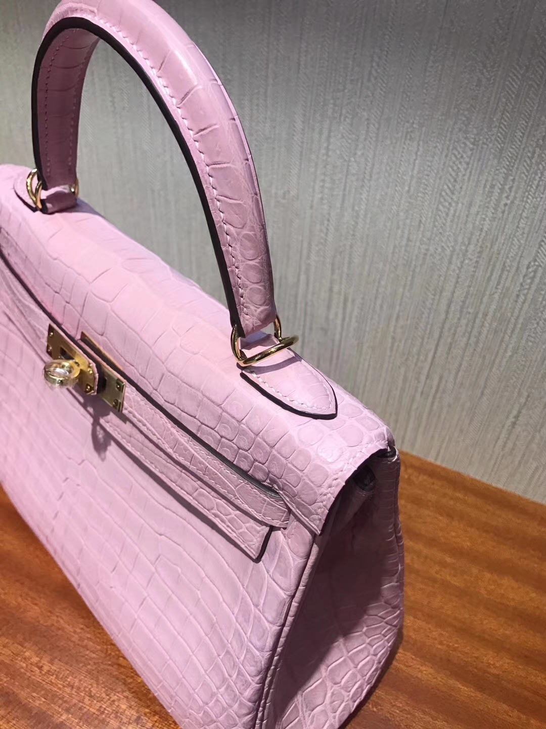 Pretty Hermes 5P Rose Sakura Matt Porosus Crocodile Kelly25CM Bag Gold Hardware