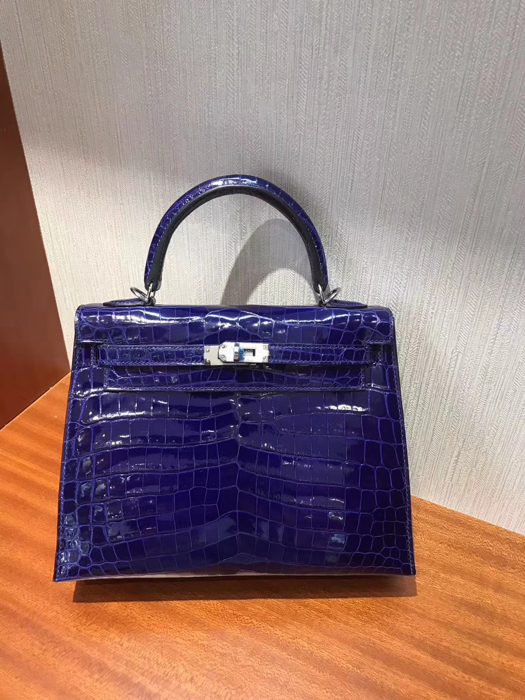 Luxury Hermes 7T Blue Electric Shiny Crocodile Leather Kelly Bag25CM Silver Hardware
