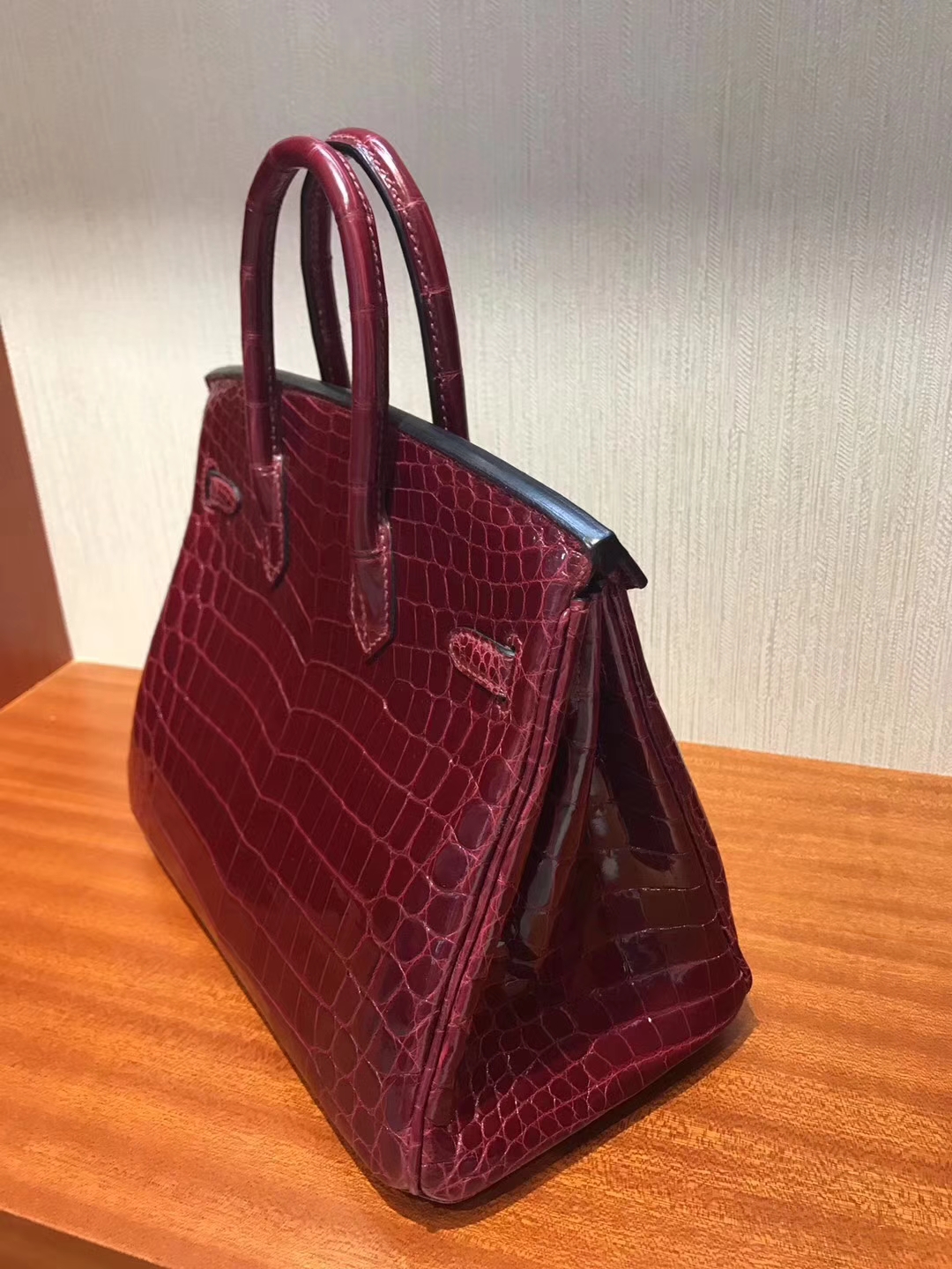 Elegant Hermes Crocodile Shiny Birkin25CM Handbag in F5 Bourgogne Red