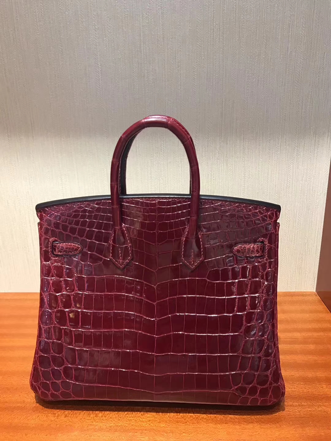 Elegant Hermes Crocodile Shiny Birkin25CM Handbag in F5 Bourgogne Red