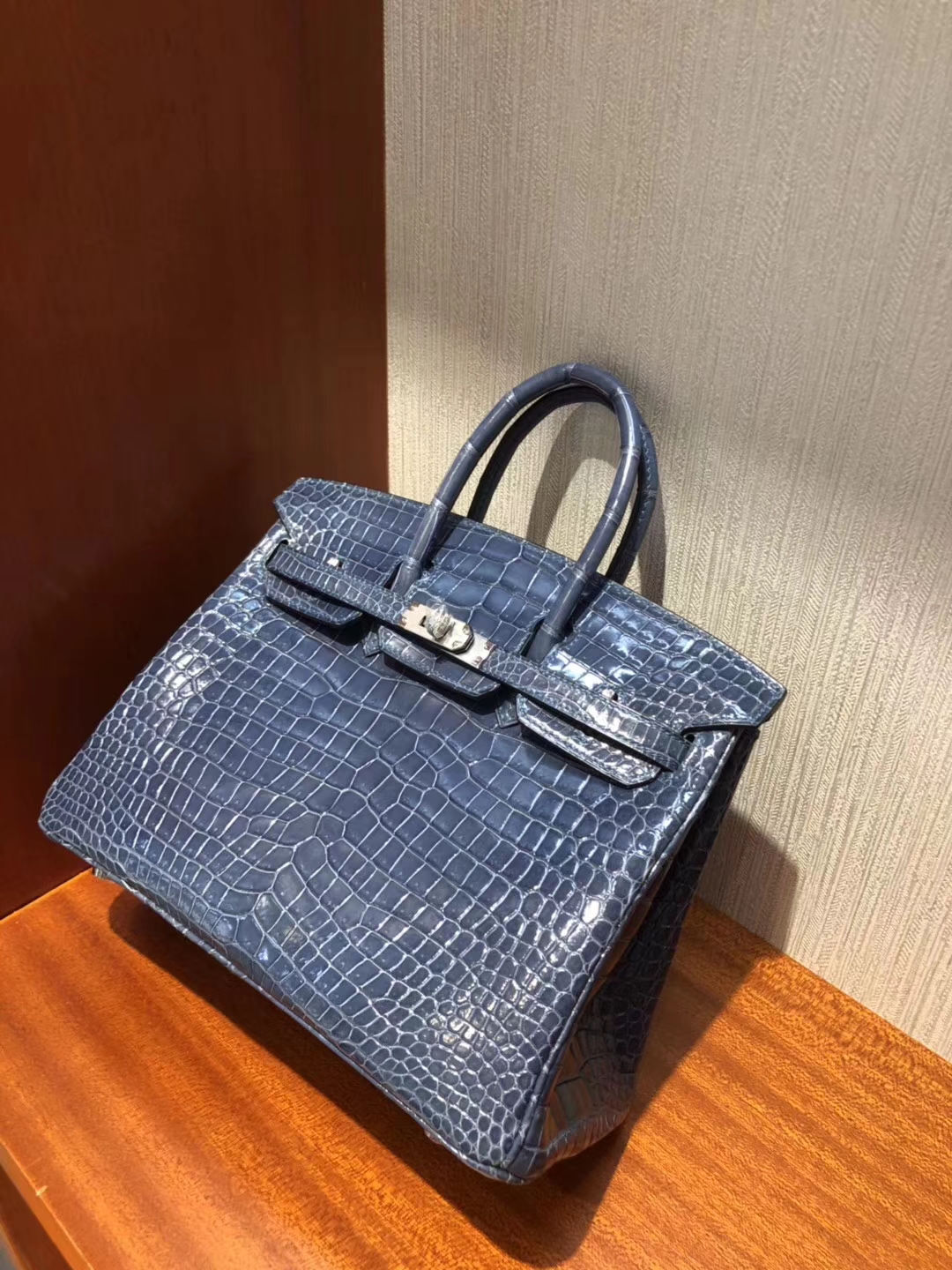 Elegant Hermes 7N Blue Tampete Shiny Crocodile Birkin25cm Bag Silver Hardware