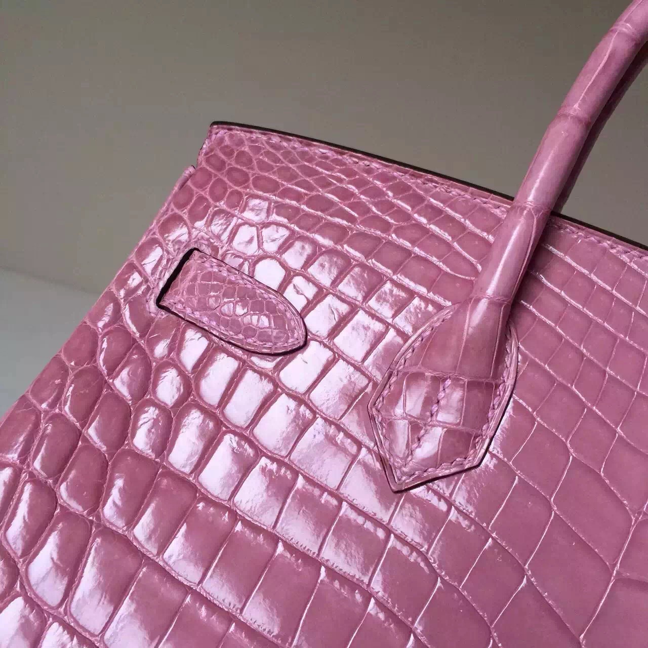 Women&#8217;s Bag Hermes Crocodile Shiny Leather Birkin 30cm in Peach Pink