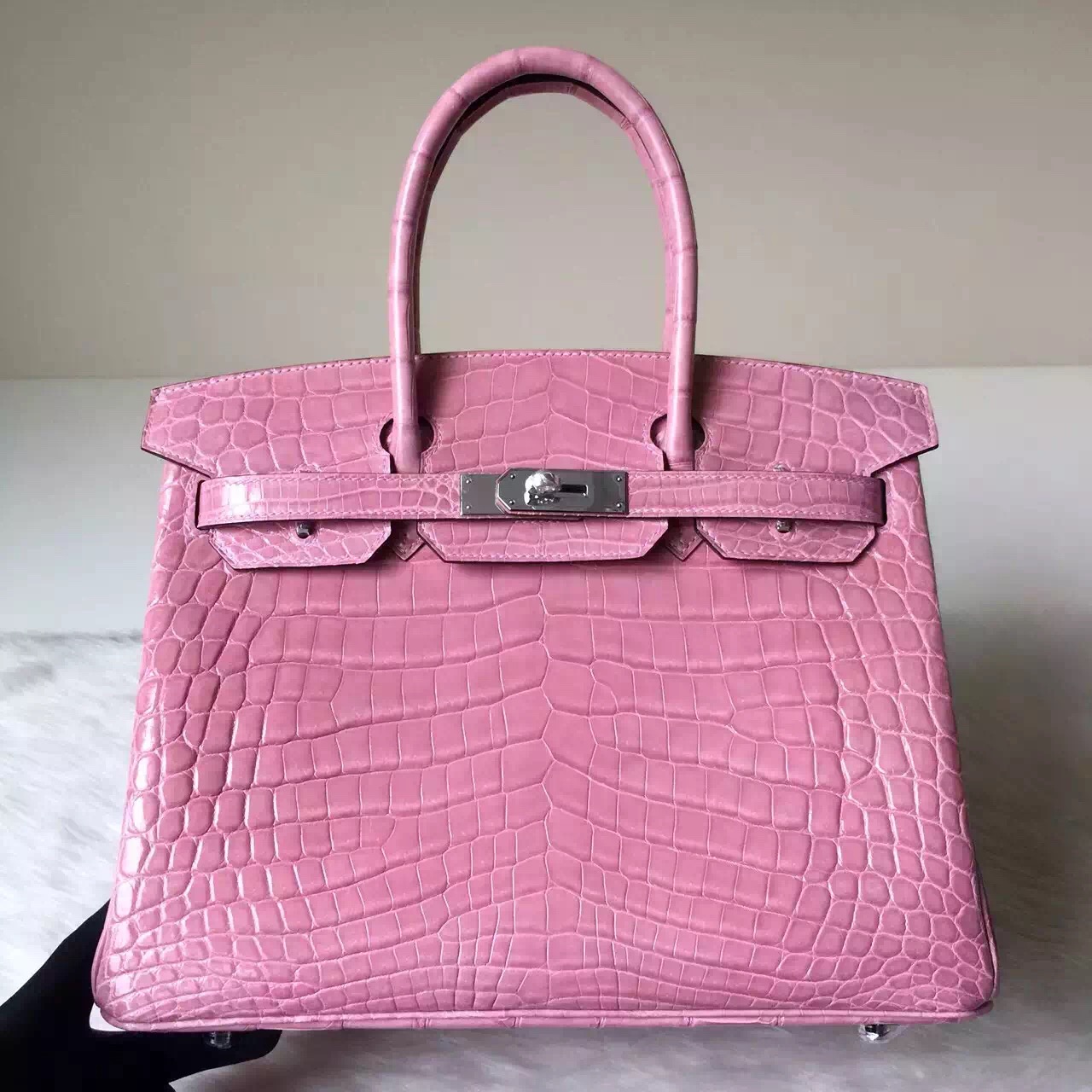 Women&#8217;s Bag Hermes Crocodile Shiny Leather Birkin 30cm in Peach Pink