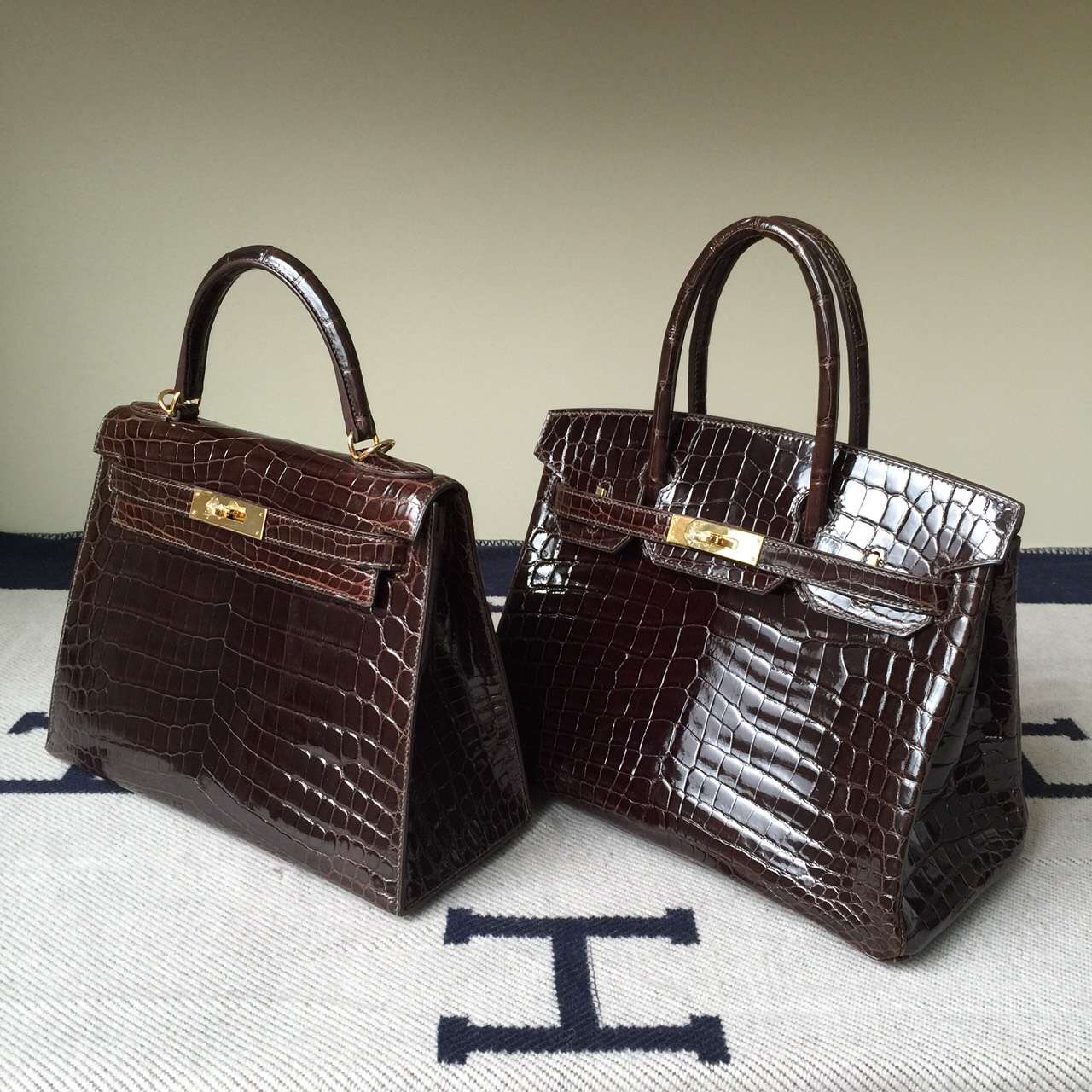 Fashion Hermes Chocolate Color Crocodile Shiny Leather Birkin Bag 30cm