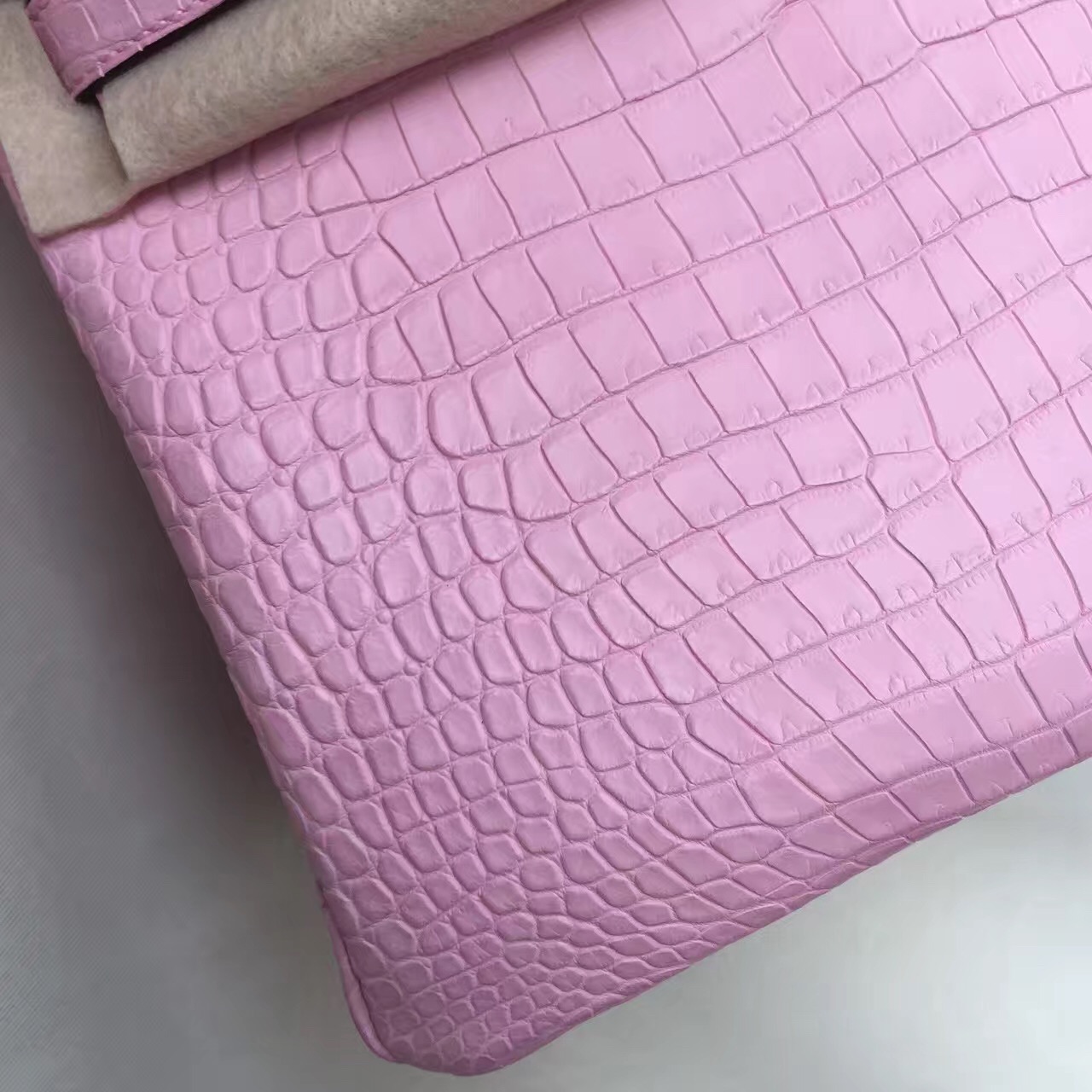 Sale Hermes Crocodile Matt Leather Birkin Bag30cm in 5P Rose Sakura