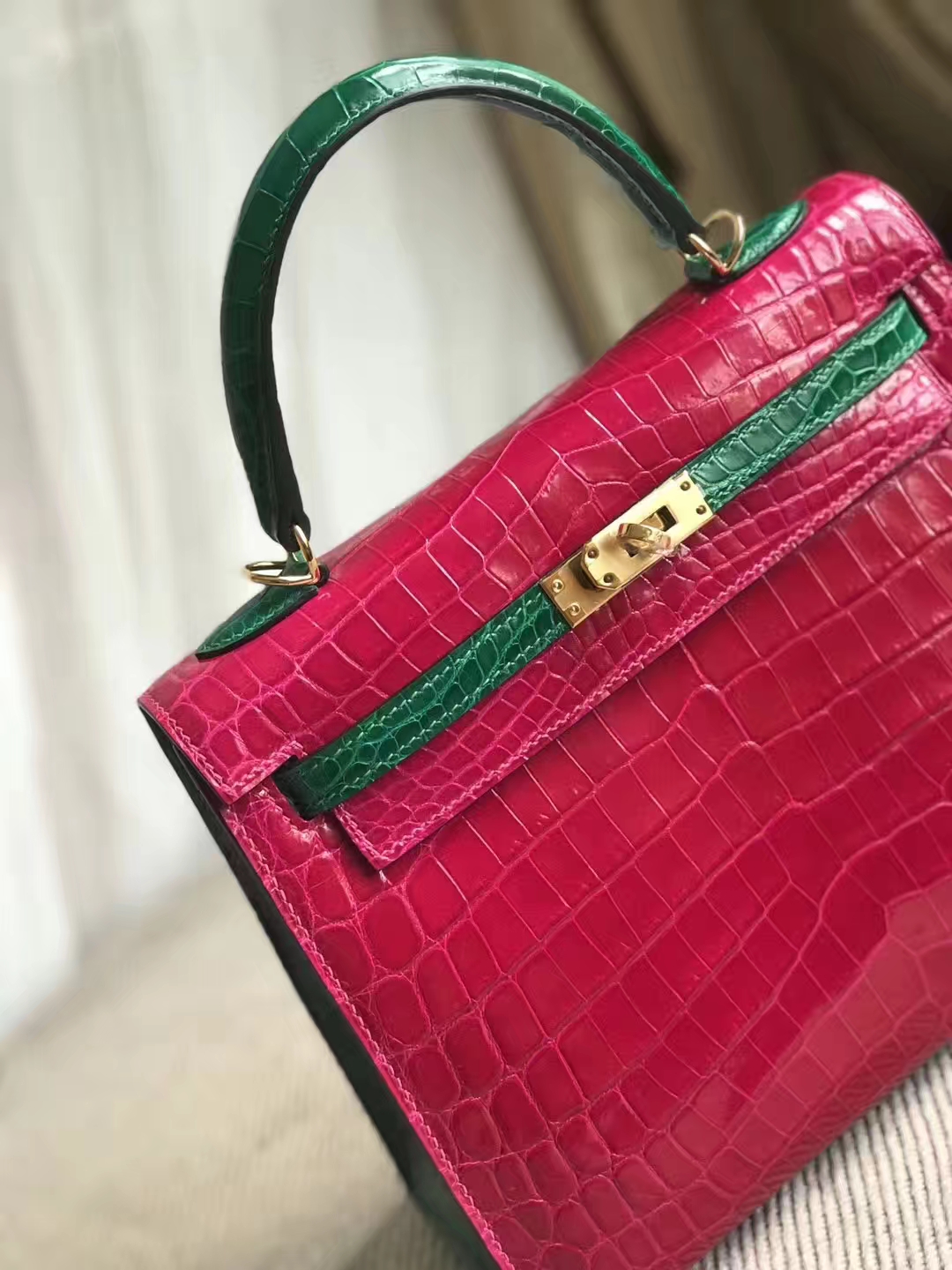 Elegant Hermes J5 Rose Scheherazade/6Q Emerald Green Crocodile Leather Kelly25CM Bag