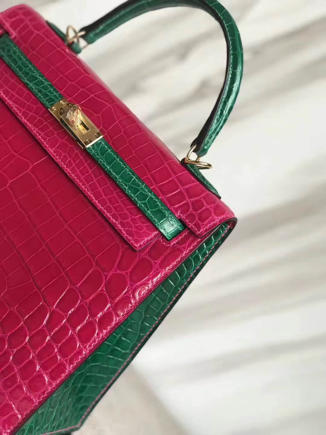 Elegant Hermes J5 Rose Scheherazade/6Q Emerald Green Crocodile Leather Kelly25CM Bag