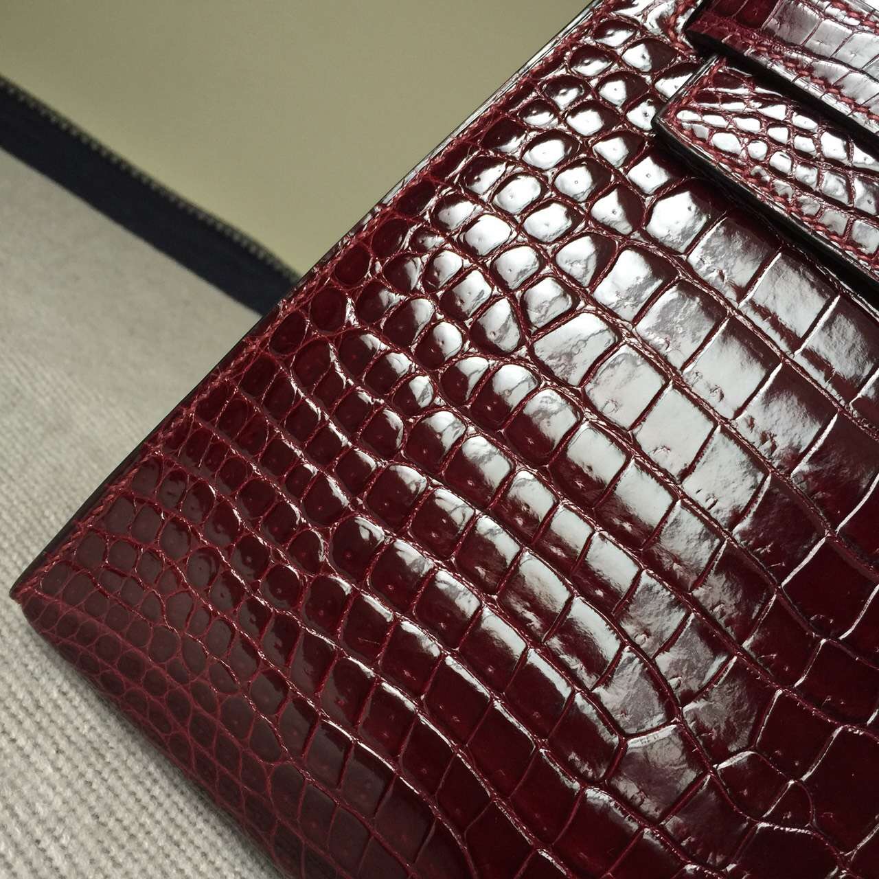 Hand Stitching Hermes CK57 Bordeaux Crocodile Shiny Leather Sellier Kelly28CM