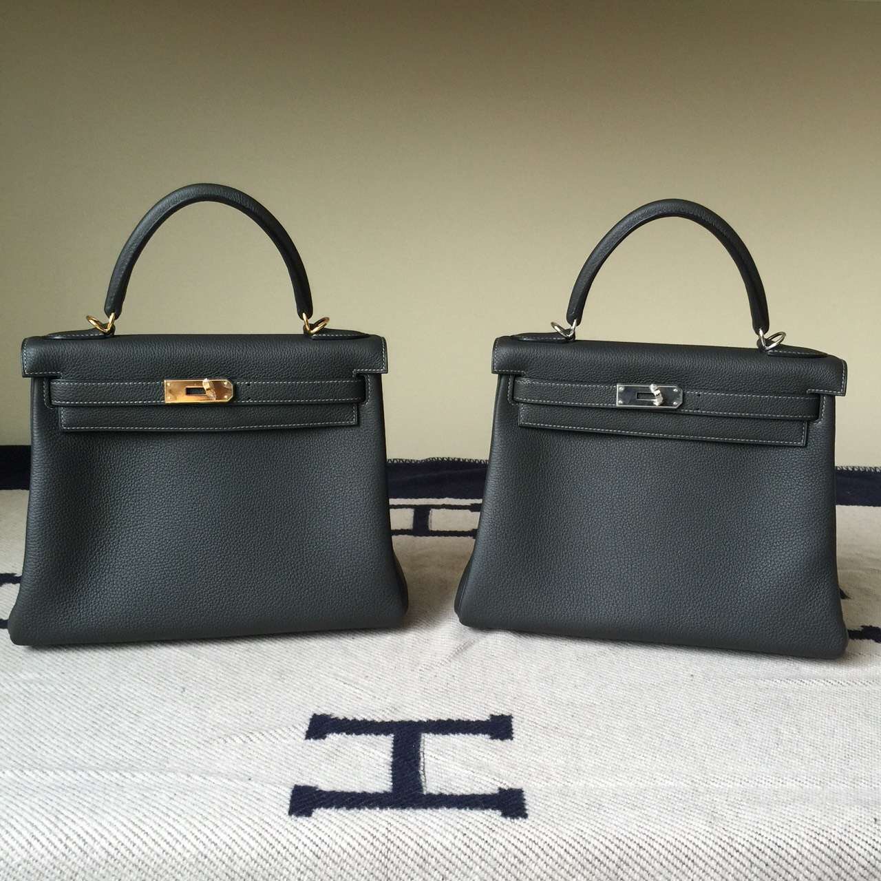 Hand Stitching Hermes Togo Leather Retourne Kelly28cm in Graphite grey