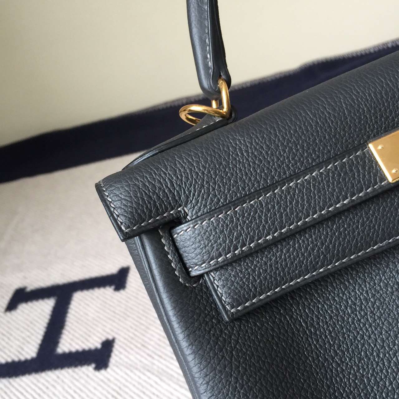 Hand Stitching Hermes Togo Leather Retourne Kelly28cm in Graphite grey