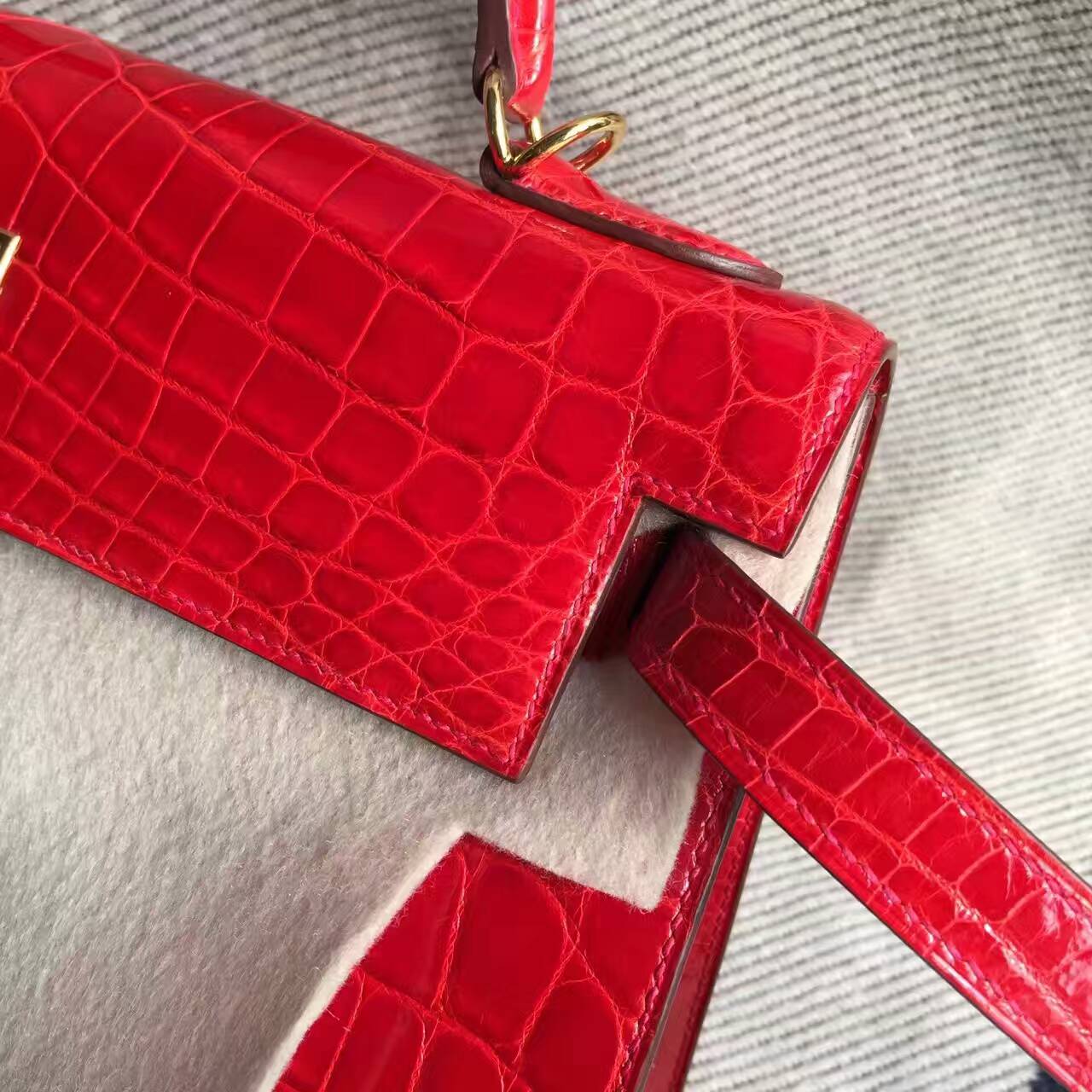 Hand Stitching Hermes Crocodile Shiny Leather Kelly Bag 32CM in CK95 Braise