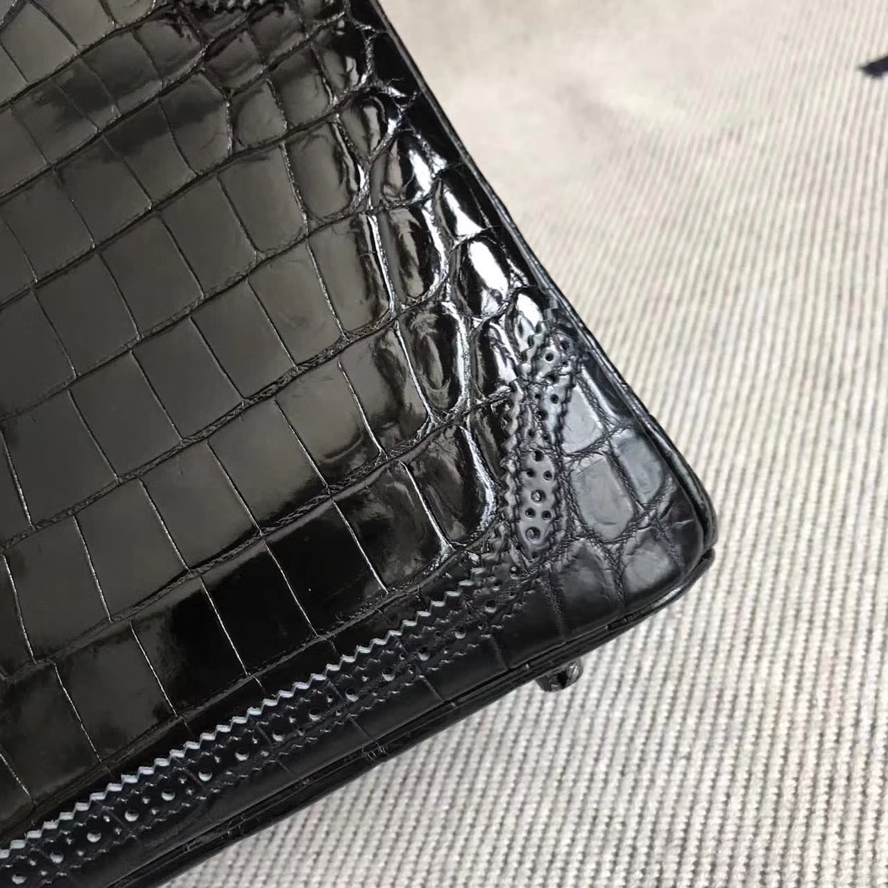 Hand Stitching Hermes CK89 Black Crocodile Shiny Leather Ghillies Birkin 30cm