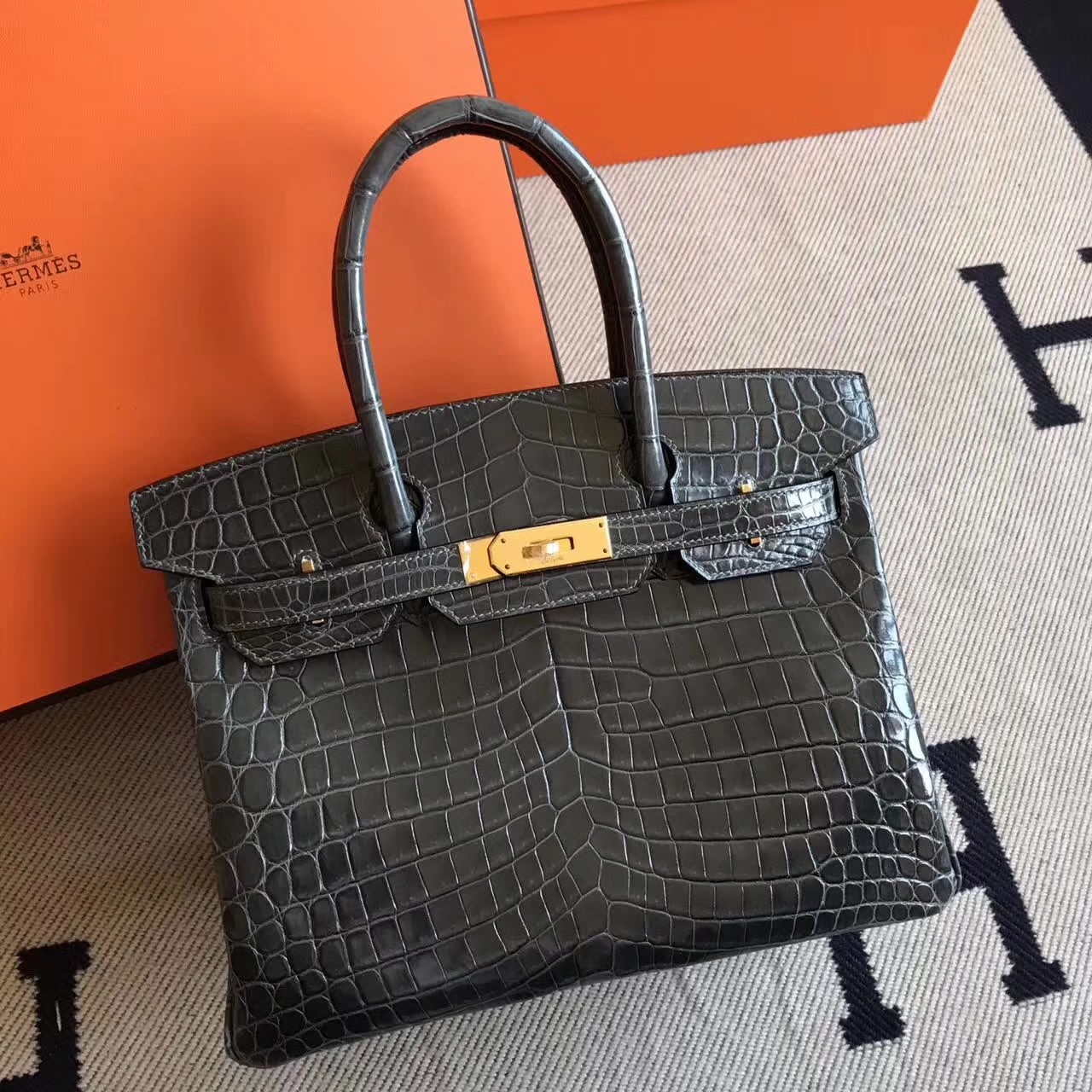 On Sale Hermes Birkin30cm Handbag in Ck88 Graphite Grey Crocodile Shiny Leather