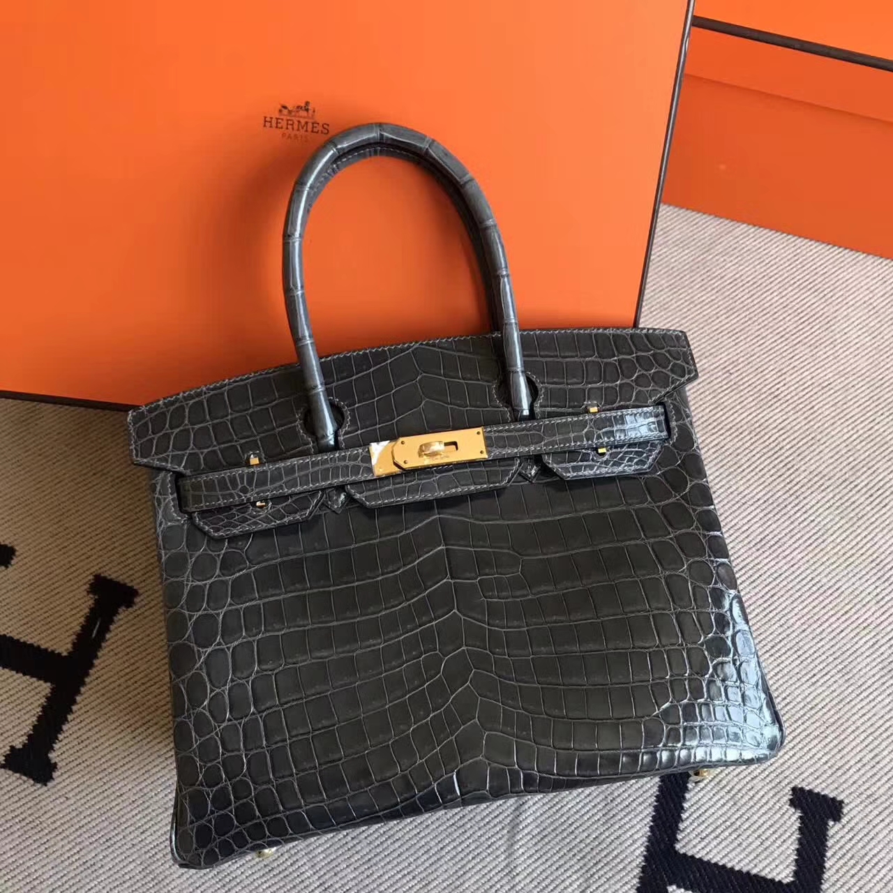 On Sale Hermes Birkin30cm Handbag in Ck88 Graphite Grey Crocodile Shiny Leather