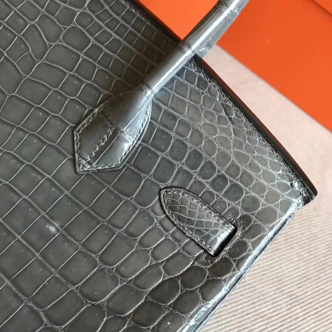 High Quality Hermes Mousse Grey Crocodile Shiny Leather Birkin Bag30cm