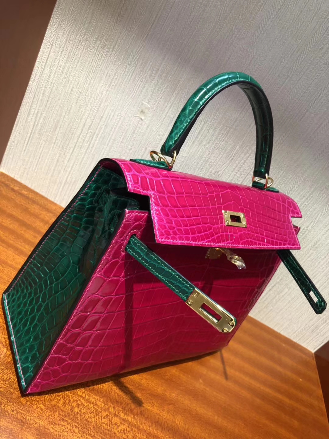 Pretty Hermes J5 Rose Scheherazade/6Q Emerald Green Shiny Crocodile Kelly25CM Handbag