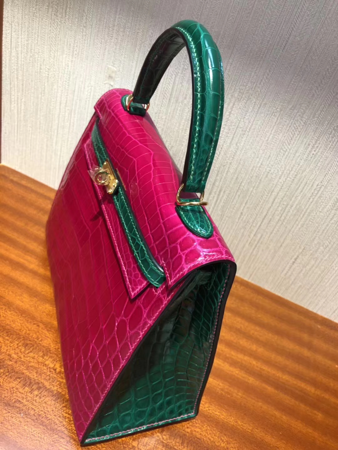 Pretty Hermes J5 Rose Scheherazade/6Q Emerald Green Shiny Crocodile Kelly25CM Handbag