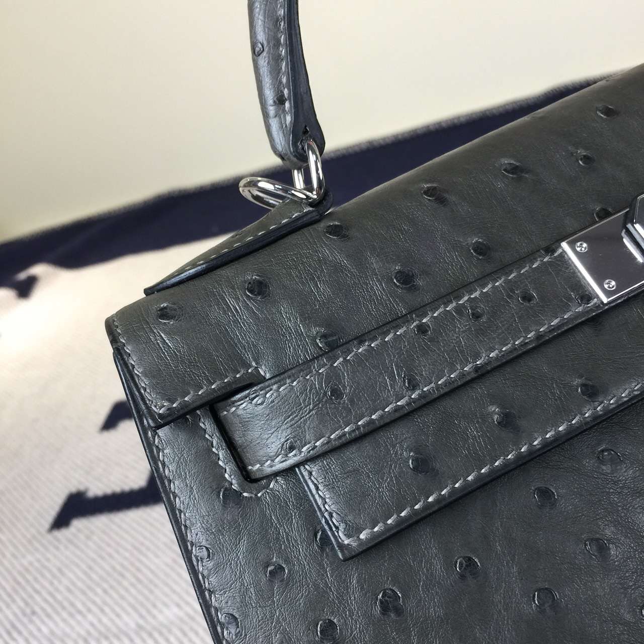 Hand Stitching Hermes Ostrich Leather Kelly Bag28CM in 8F Etain Grey