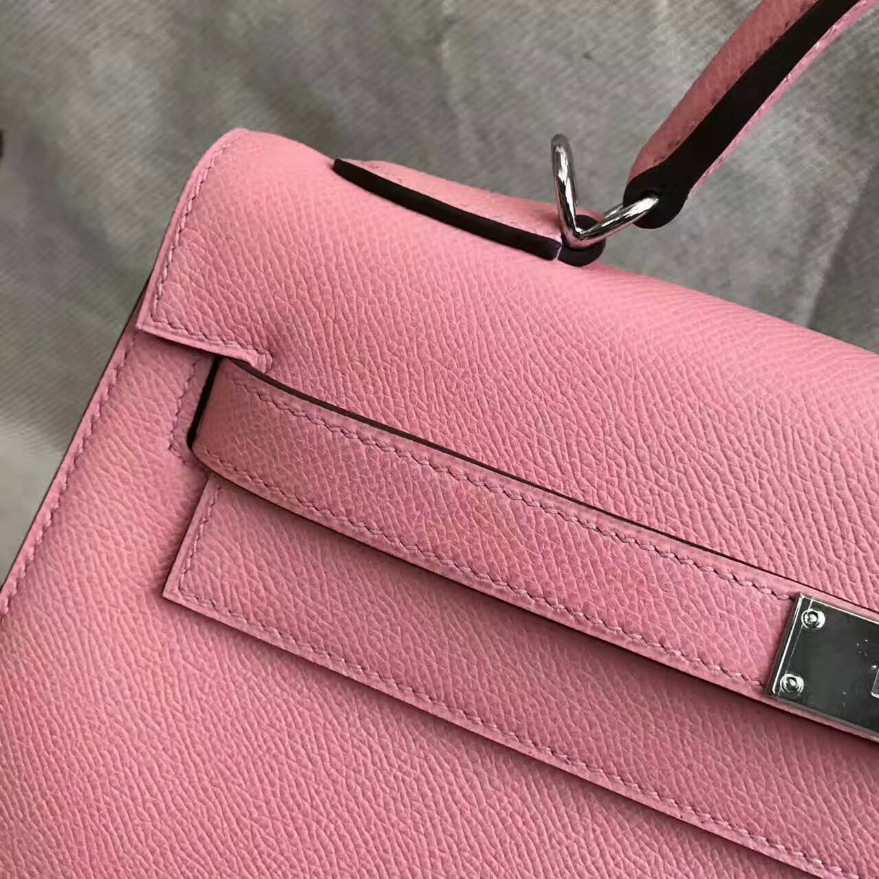 New Pretty Hermes Kelly32cm Handbag in 1Q Rose Confetti Epsom Leather